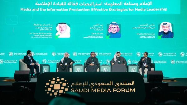 دور الإعلام في الاقتصاد وفريق تحليل البيانات