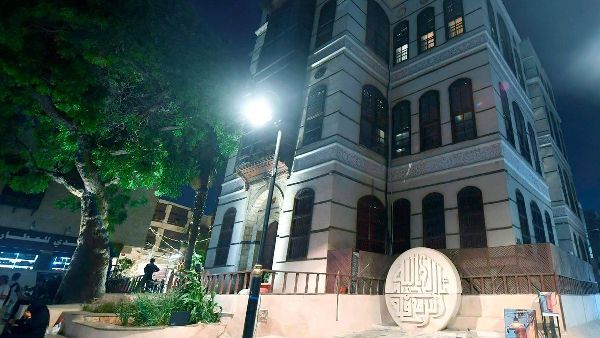 يربط طريق الملك عبد العزيز التجارة البحرية