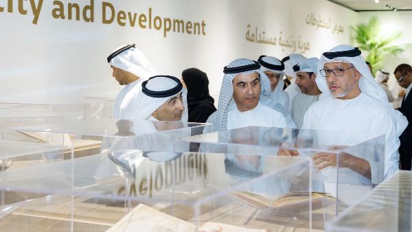 معرض المخطوطات يعرض جامعة الإمارات العربية المتحدة ومركز شنتشن للمؤتمرات والمعارض