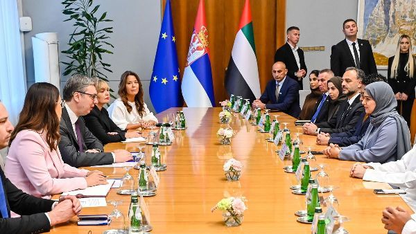 الإمارات وصربيا تعززان محادثات الأمن الغذائي