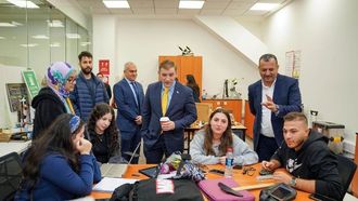 Newfoundland Premier Visits CUD