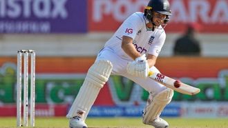 Duckett Supports Root Amid Test Woes
