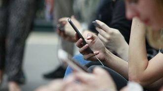 استخدام الهواتف الذكية والصحة العقلية