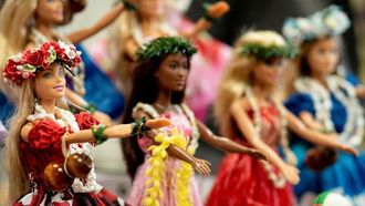 الكشف عن هاتف قابل للطي بطابع باربي