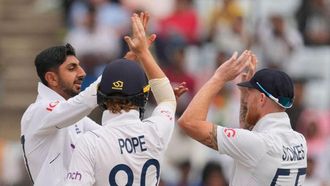 أول مسافة خمس ويكيت للبشير في الاختبار