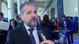 الإشادة باستثمارات دولة الإمارات العربية المتحدة التي تركز على المستقبل