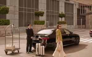  Elevating Dubai's Luxury Transport Scen