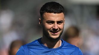 كولينز يسجل المركز الأول في فوز بولتون