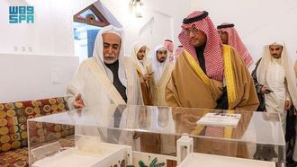 المحافظ يتفقد المواقع التعليمية التاريخية بالأحساء