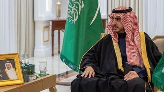 أمير الجوف يطلع على تقرير السجون