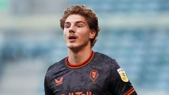 ألدرشوت يفوز 4-1 رغم البطاقة الحمراء منوجا