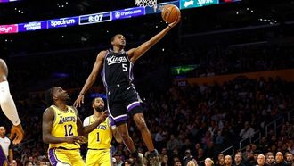 44 نقطة لفوكس تقود الملوك للفوز على ليكرز