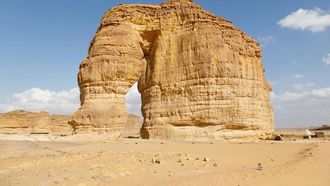 استمتع بتجربة سحر سماء العلا