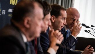 البطاقات الزرقاء المسقطة من تجارب كرة القدم