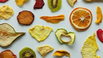 الفوائد الصحية ومخاطر الفواكه المجففة