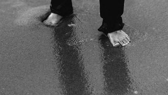 شرح المخاطر الصحية للأقدام المبللة