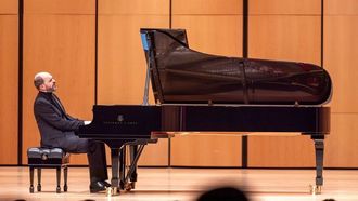 سحر البيانو لكريل جيرستين في أبوظبي