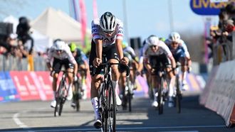 فريق الإمارات يتألق في ميلانو-تورينو