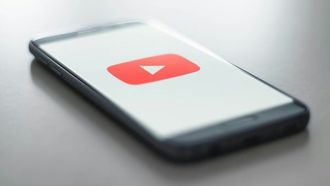 Musk يتحدى YouTube بتطبيق TV