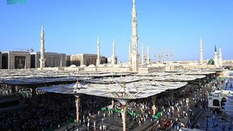 250 مظلة تعزز الراحة في المسجد النبوي