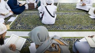 تعزيز برامج القرآن الكريم في المساجد المقدسة