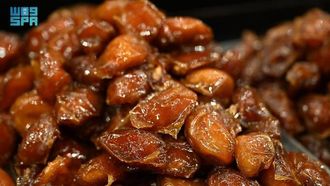 يمنيون يمزجون عادات رمضان بالسعودية