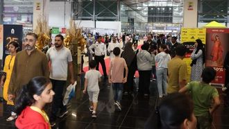 معرض ليالي رمضان يجذب الحشود