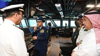 سفينة الملك عنيزة تدعم البحرية السعودية