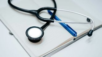 كبار الأطباء يعودون إلى إضراب المتدربين