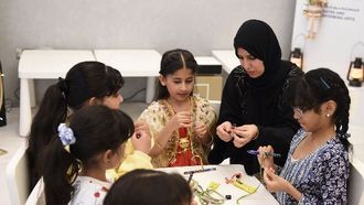 حكايات شجرة الغاف تسحر الأطفال