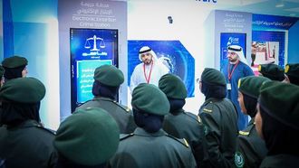 حملة التوعية بالجرائم الإلكترونية التي تنظمها شرطة الشارقة