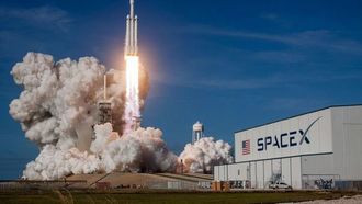 SpaceX ترسل طاقم ناسا الثامن إلى محطة الفضاء الدولية