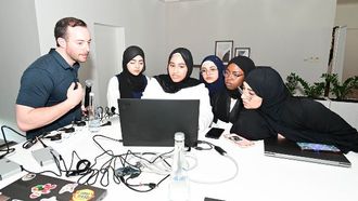 برنامج أبوظبي الجديد للعلوم والتكنولوجيا والهندسة والرياضيات للشباب