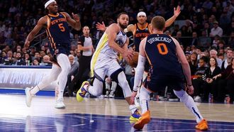 Curry Shines As Warriors Beat Knicks