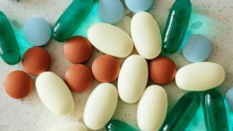 الإفراط في استخدام المكملات الغذائية مرتبط بمخاطر الكلى