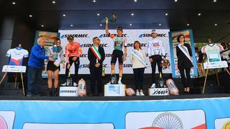 Pogacar يفوز بالمرحلة السادسة، ويتصدر الترتيب العام