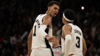 توتنهام يشيد بالإنجاز الفريد الذي حققه ويمبانياما في دوري كرة السلة الأمريكي للمحترفين