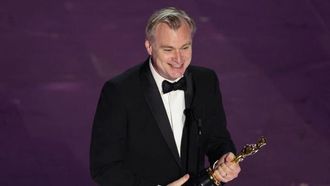 نولان يفوز بأول جائزة أوسكار عن فيلم أوبنهايمر