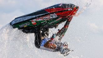 الملا يفوز في افتتاحية جت سكي