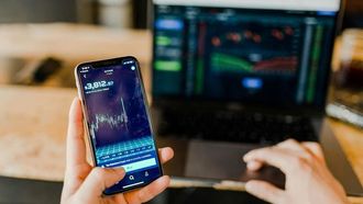 Dubai Licenses Crypto.com, Boosts UAE Crypto Hub