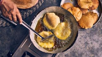 إعادة استخدام زيت الطهي مرتبط بالمخاطر الصحية