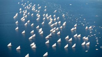 بدء فحص المراكب الشراعية في سباق دلما