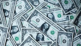 الدولار يرتفع مع تراجع الآمال في خفض أسعار الفائدة، وضعف الين