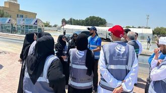 مساعدة العائلات المتضررة من الطقس في دبي