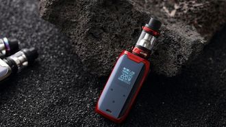 تشكل السجائر الإلكترونية مخاطر صحية على المراهقين