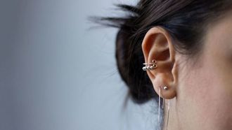 ضجيج الأذن يكشف عن ورم نادر في الدماغ