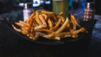 الأطعمة الدهنية قبل الجراحة تهدد صحة الدماغ