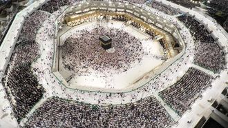 Makkah Mosque's Multilingual Aid