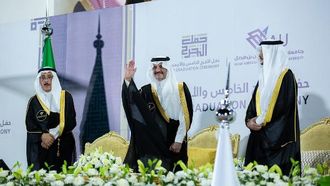 الأمير يحتفل بتخريج جامعة الإمام