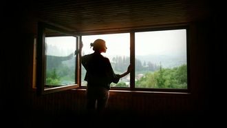 الوحدة تؤثر على عادات الأكل لدى النساء